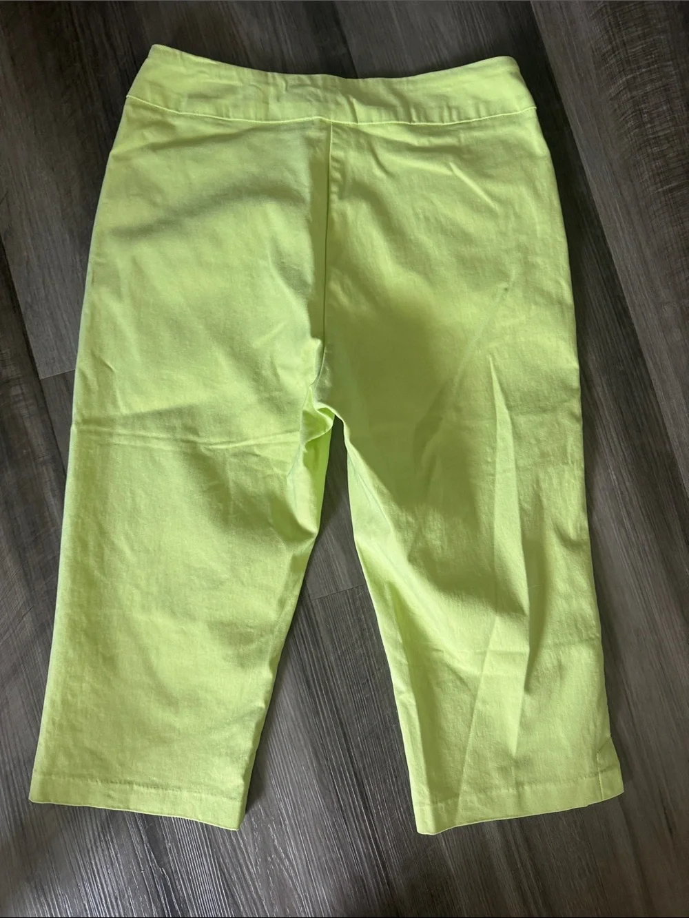 Lulu-B Bermuda shorts cropped pants neon yellow women’s resort wear 6 pull on
